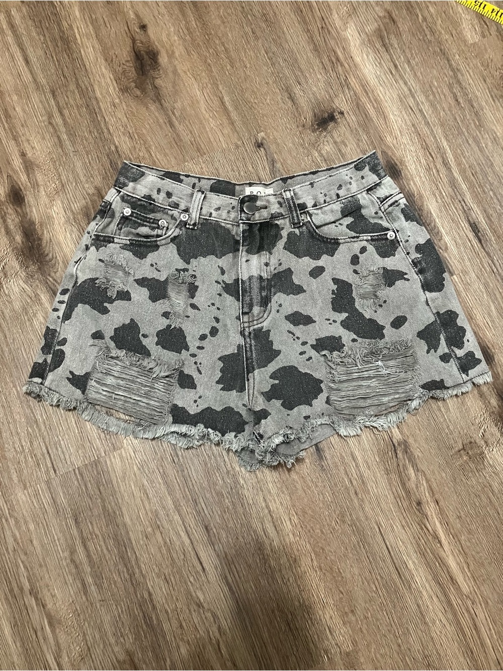POL Gray/Black Cow Print Denim Shorts size M